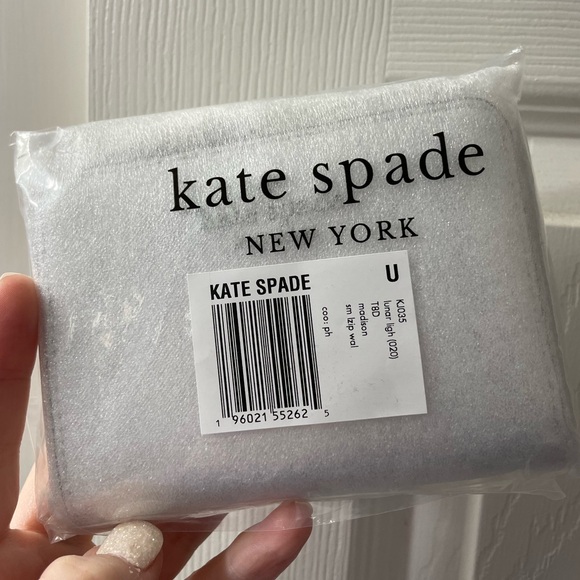 Kate Spade NWT L-Zip Bifold Small Lunar Light Wallet Silver Metallic - Picture 4 of 9